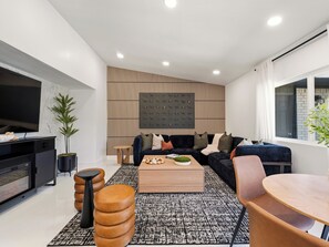 Smart TV, fireplace, offices - Poolside Playhouse / Private Pool + Game Room (The Colony)