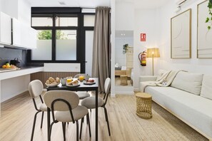 Dining - Travel Habitat Loft Sea & Port (Valencia)