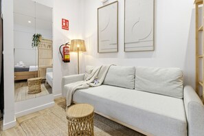 TV - Travel Habitat Loft Sea & Port (Valencia)