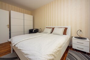 2 chambres, lit parapluie, Wi-Fi gratuit, draps fournis