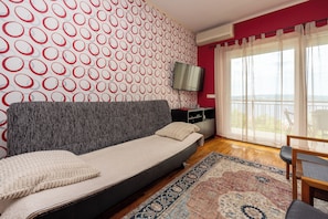 Living area - Beautiful apartment with a beautiful view of the island of Krk (Crikvenica)