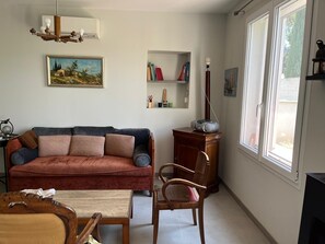 Living area - Villa La Marjolaine in Toulon in a quiet neighborhood ideal for families (Toulon)