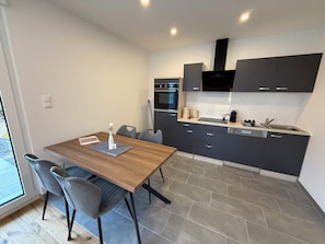 Private kitchen - Simon Living - Apartment Günther-Klotz central and quiet location in Karlsruhe (Karlsruhe)