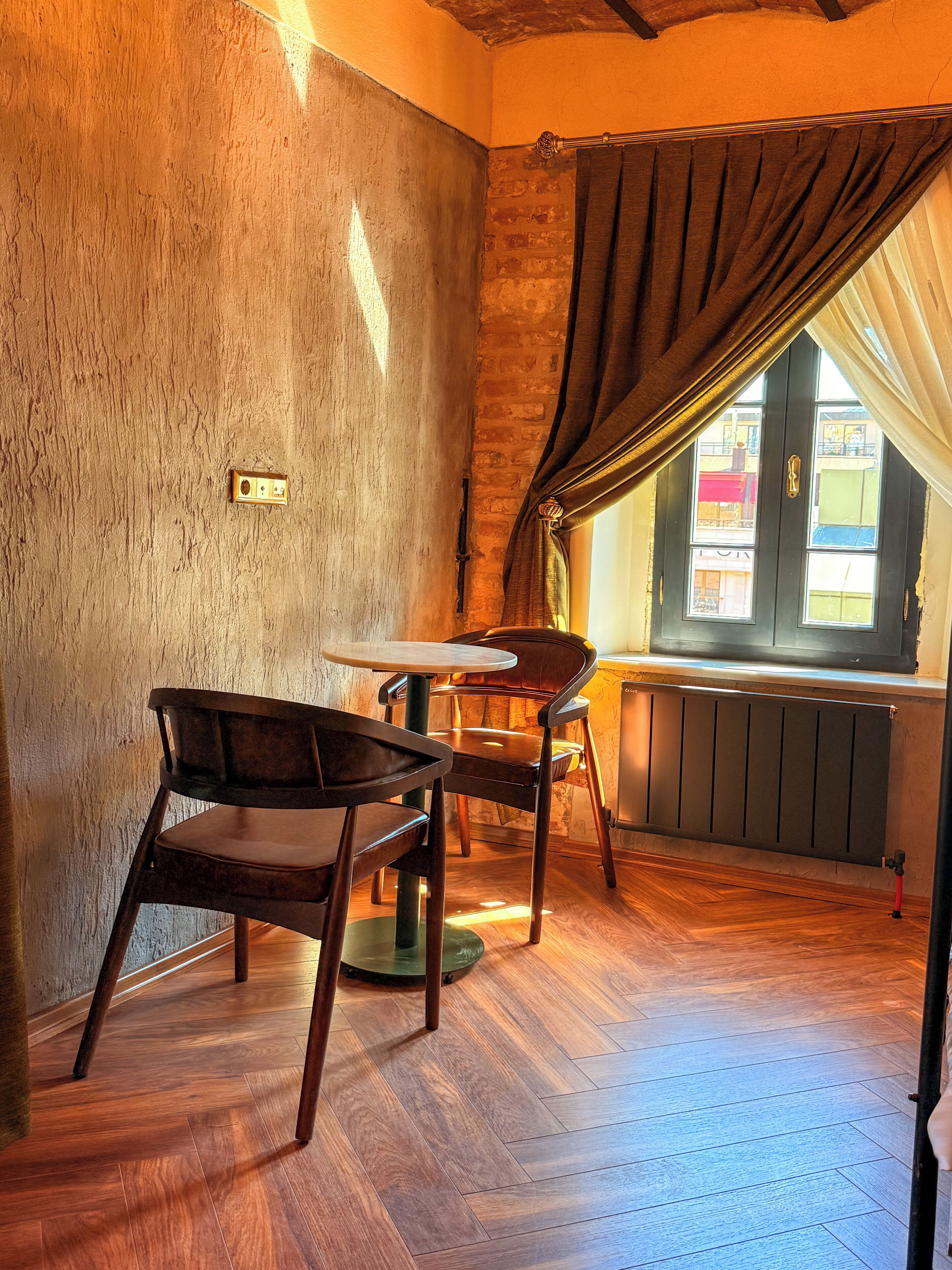 Deluxe Studio, City View | Tempat makan