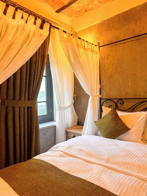Iron/ironing board, free WiFi, bed sheets - Hotel De La Chapelle (Istanbul)