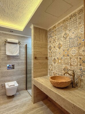 Luxury-Dreibettzimmer | Badezimmer