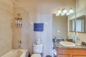 Interior - Extended Stay in Tampa Area! Spacious Home w/ Yard (Riverview)