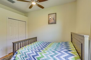 Interior - Extended Stay in Tampa Area! Spacious Home w/ Yard (Riverview)