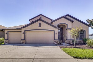Interior - Extended Stay in Tampa Area! Spacious Home w/ Yard (Riverview)