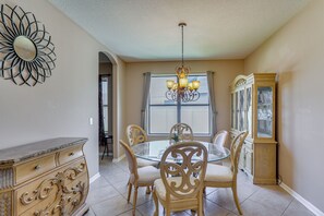 Interior - Extended Stay in Tampa Area! Spacious Home w/ Yard (Riverview)