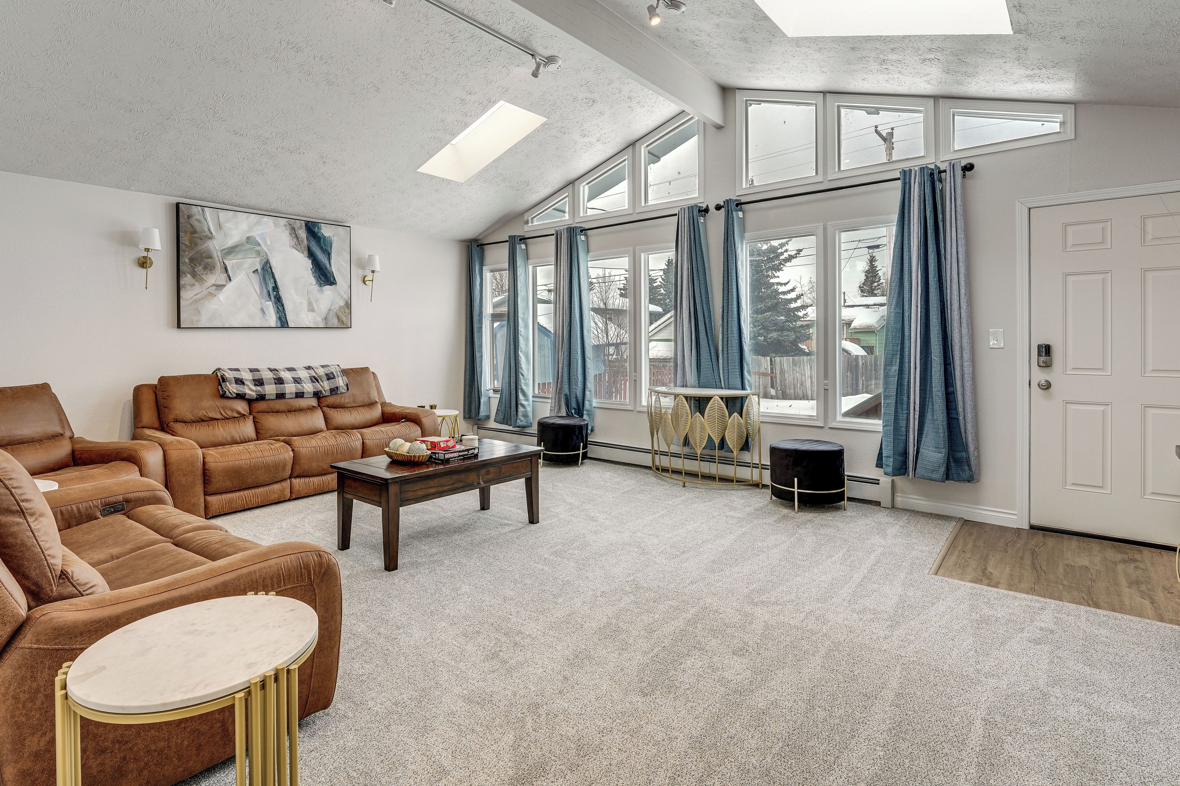 House (6 Bedrooms) | Interior