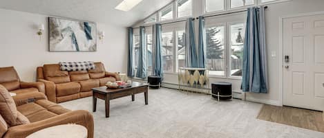 House (6 Bedrooms) | Interior