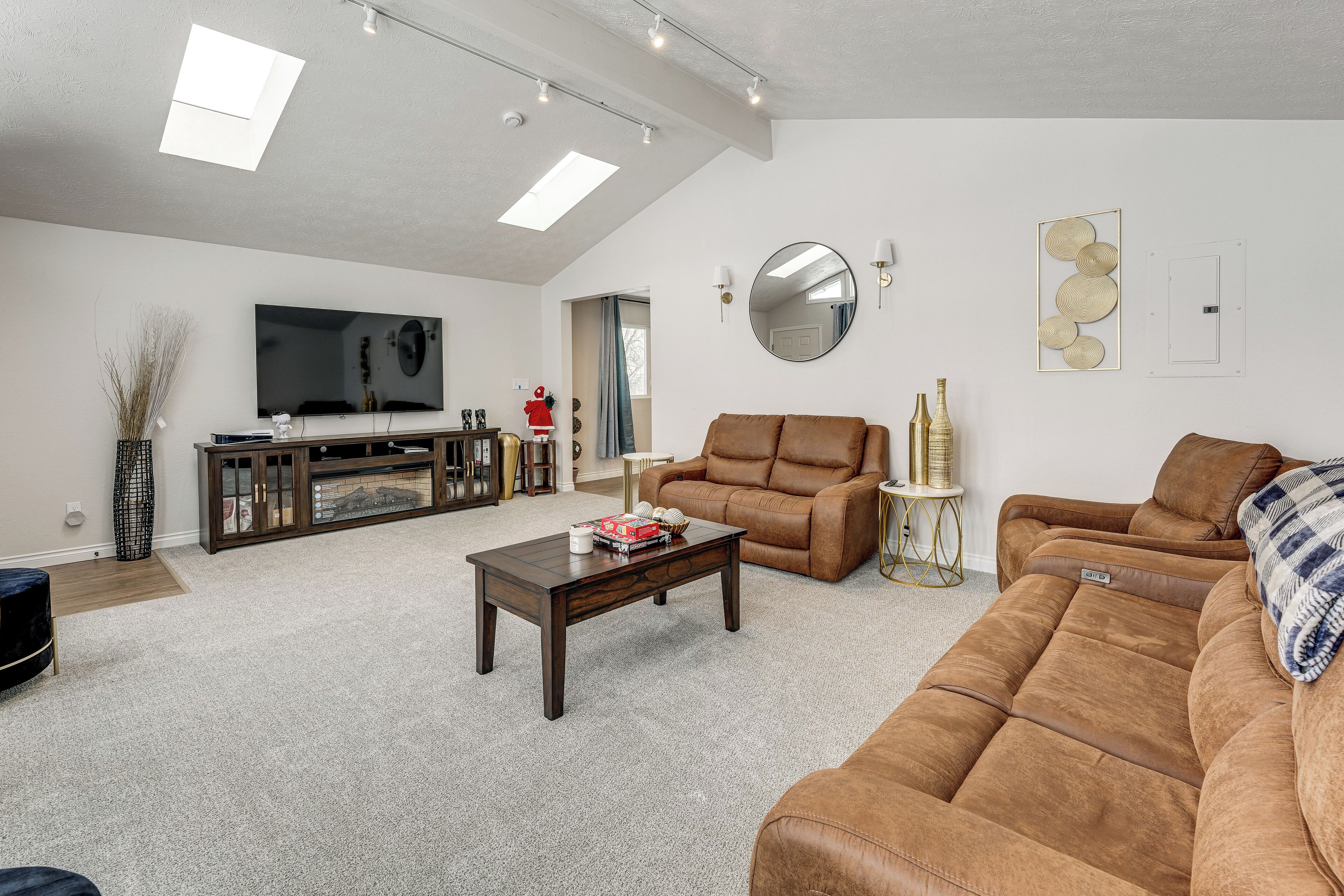 House (6 Bedrooms) | Front of property