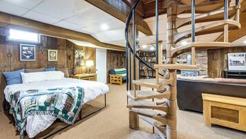 House (5 Bedrooms) | Interior