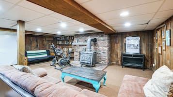 House (5 Bedrooms) | Interior