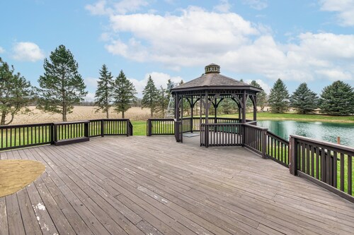 Fun w/ Family! Peaceful Countryside Tiffin Retreat