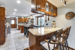 Interior - Fun w/ Family! Peaceful Countryside Tiffin Retreat (Tiffin)