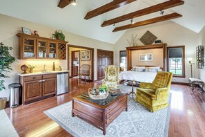 House (5 Bedrooms) | Interior