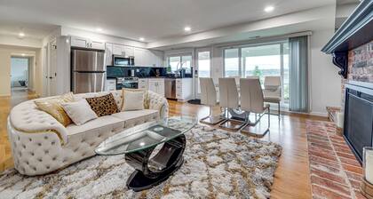 Stunning Lake Sammamish Views! Bellevue Retreat