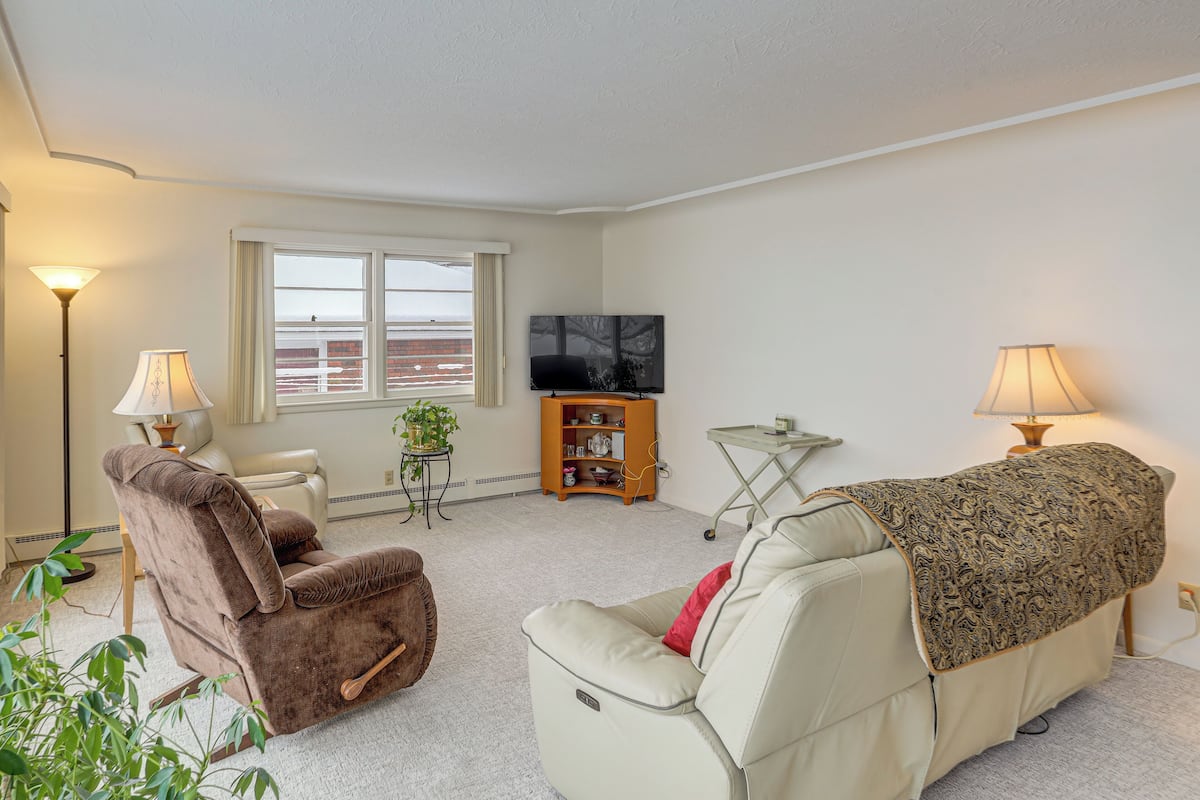 House (4 Bedrooms) | Front of property