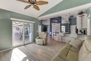 House (3 Bedrooms) | Interior - Island Vibes! Canal-front Home in Port Charlotte (Port Charlotte)