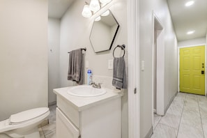 Interior - Cozy & Convenient Condo in Compton, Pets Welcome! (Compton)