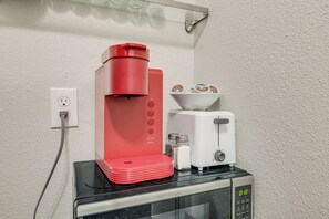 Interior - Cozy & Convenient Condo in Compton, Pets Welcome! (Compton)