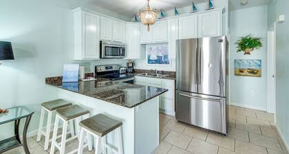 Stroll to Beach! 3BR Gulfport Escape, Pool Access