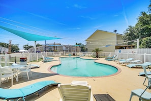 Apartment (3 Bedrooms) | Interior - Stroll to Beach! 3BR Gulfport Escape, Pool Access (Gulfport)