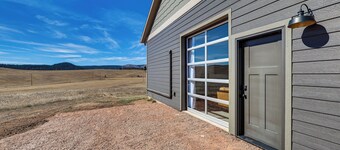 Escape to the Black Hills! Modern Countryside Home