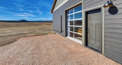 Escape to the Black Hills! Modern Countryside Home
