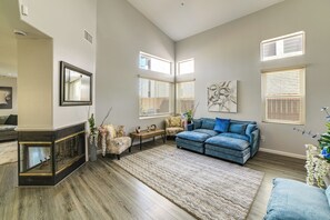 House (3 Bedrooms) | Interior - Explore Socal: Family-friendly Home in Fontana! (Fontana)