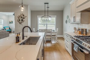 House (4 Bedrooms) | Interior
