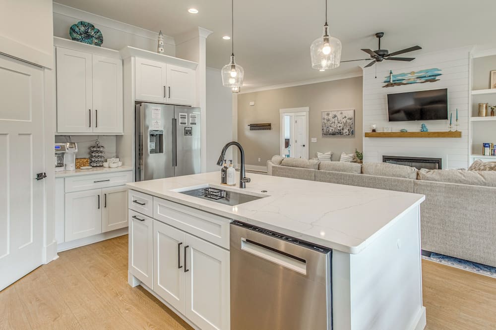 Northern Grand Strand! New-build Home w/ Patio - Tabor City, NC