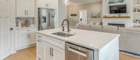 House (4 Bedrooms) | Interior