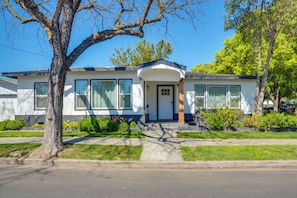 A single-story house with a front porch, a garage, and a driveway. - Downtown Modesto Gem! Updated Family Home (Modesto)