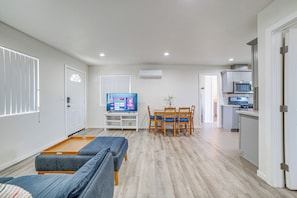 House (2 Bedrooms) | Interior - 2 Mi to Dtwn Glendora! Pet-friendly Extended Stay (Glendora)