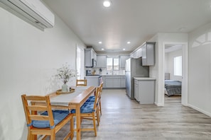 House (2 Bedrooms) | Interior - 2 Mi to Dtwn Glendora! Pet-friendly Extended Stay (Glendora)