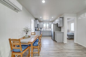 Interior - 2 Mi to Dtwn Glendora! Pet-friendly Extended Stay (Glendora)