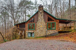 House (5 Bedrooms) | Interior - Groups Welcome! Cozy Creek-front Cabin in Old Fort (Oldfort)
