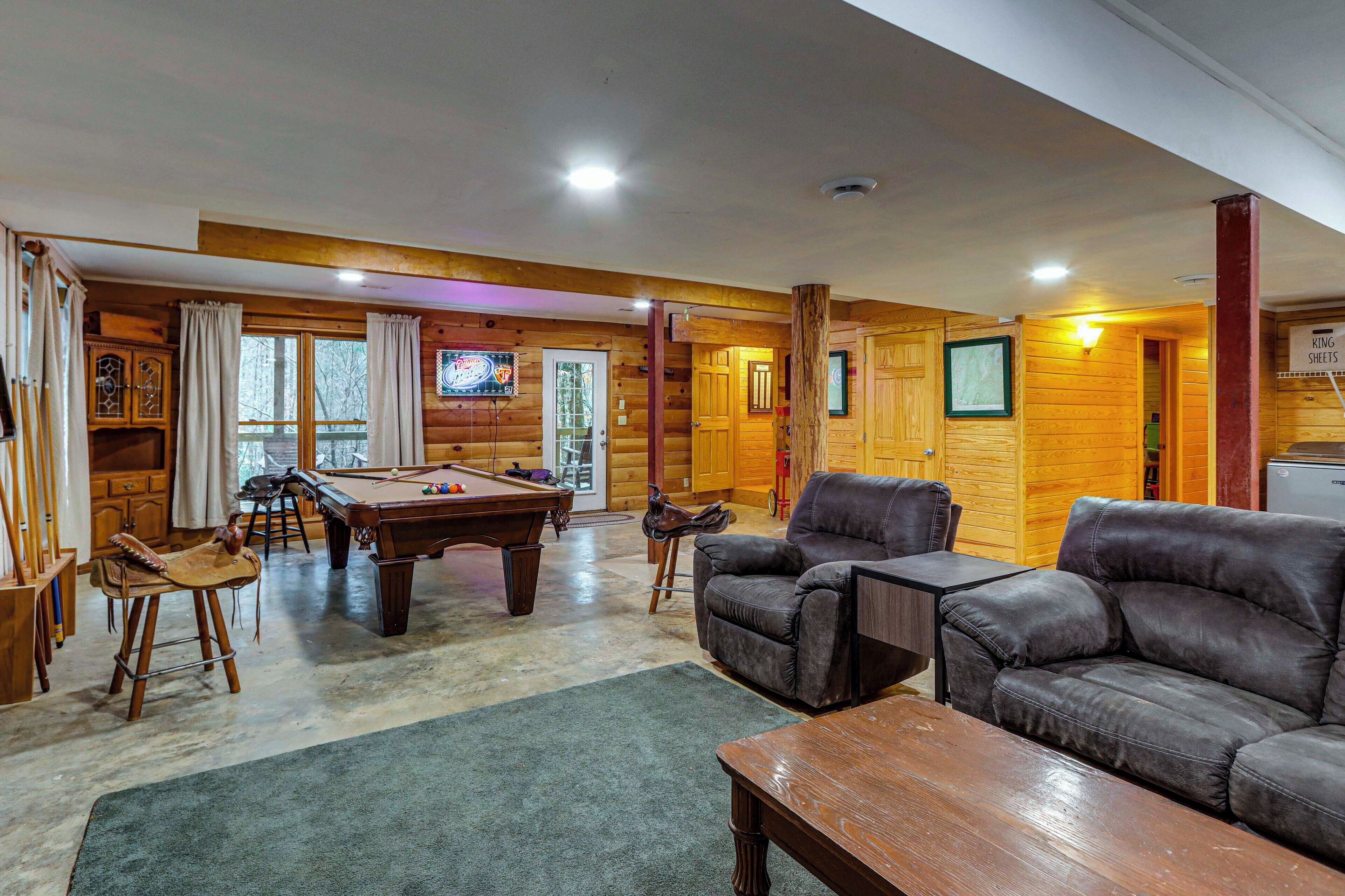 House (5 Bedrooms) | Interior