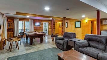 House (5 Bedrooms) | Interior