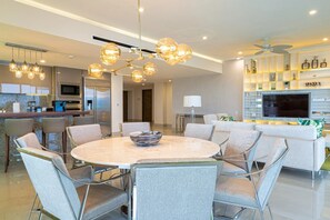 Dining - Spacious 3-bedroom condo with AC in enchanting Cancún (Cancún)