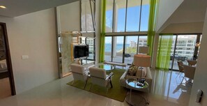 Living area - Spacious 3-bedroom condo with AC in enchanting Cancún (Cancún)