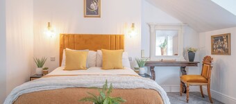 Gorgeous New 1 Bedroom Penthouse Flat