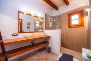 Douche, serviettes fournies
