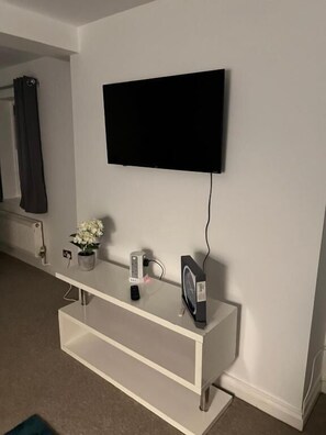 Apartment, 1 Bedroom | Room amenity - Russell Square Apartment (Brighton)