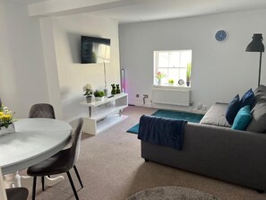 Living room - Russell Square Apartment (Brighton)