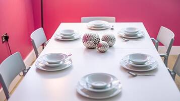 Apartment, 1 Bedroom, City View | Dining