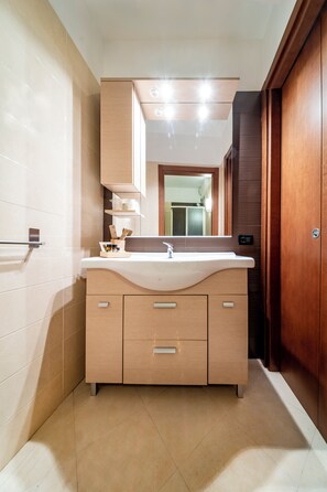 Bathroom - Vrbo Property (Bellagio)